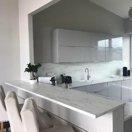 Beautiful Penthouse 18 *